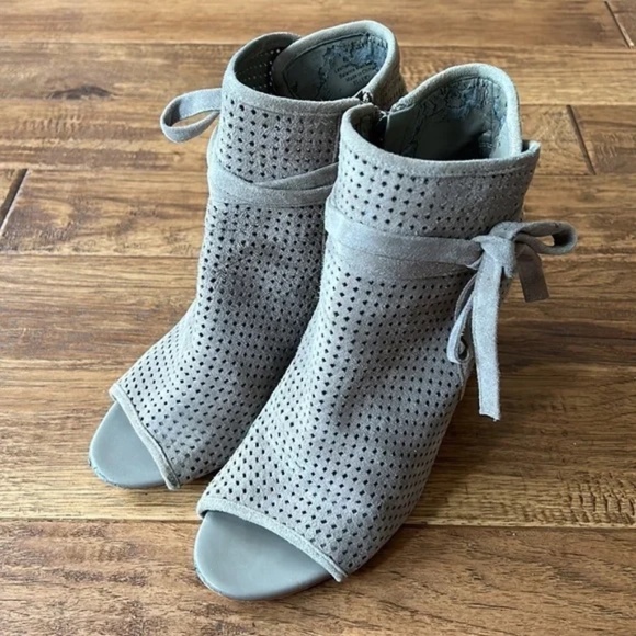 Sam Edelman Ellery Open Toe Bootie in Putty Perforated Suede Size 8 - Picture 8 of 14